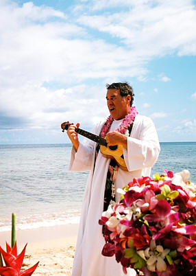 rev Alan Fisher Hawaii wedding minister playing the ukulele